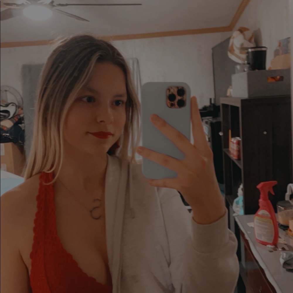 Meet your Posher, Sierrah